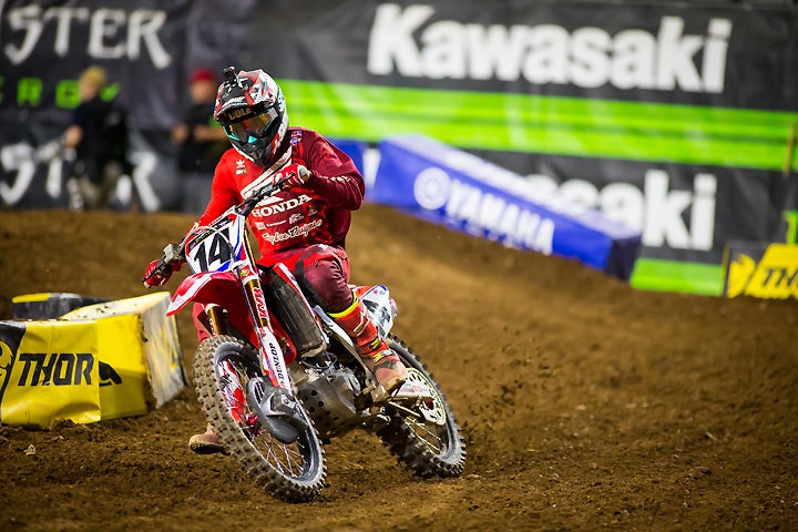 Cole Seely ran as high as second but wound up fourth in the Glendale main event. PHOTO BY RAS PHOTO.