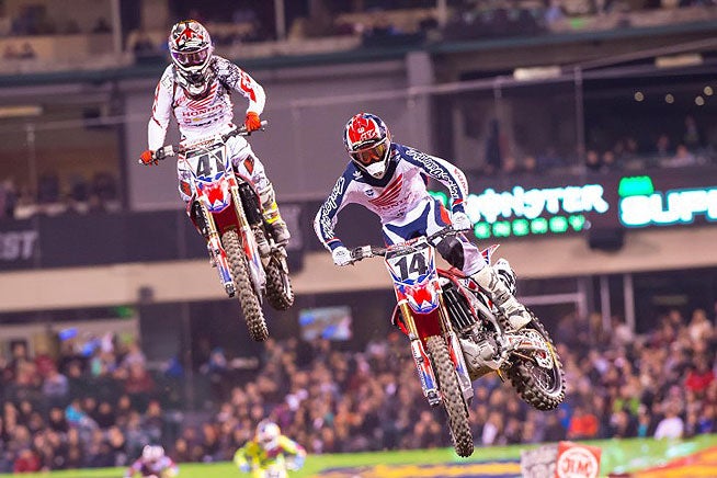 Seely (14) and his Team Honda/HRC teammate Trey Canard (41) were on the attack for the entire Anaheim III main event, but Canard crashed and missed his chance for a podium finish. Canard finished fifth.
