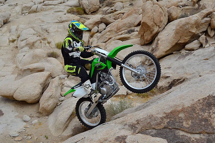 It may be small, but the KLX140G delivers seamless power from its little engine along with a well-spaced transmission and a light and linear clutch, making it a virtual goat on steep ascents.