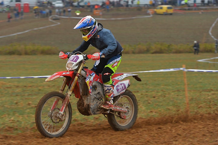 Though not quite ready to beat the fastest Aussies, Spanish or German girls right now, 2016 ISDE newbie Tarah Geiger isn’t far off the pace. That helped boost the American Women’s World Trophy team back into fourth today. PHOTO BY MARK KARIYA.