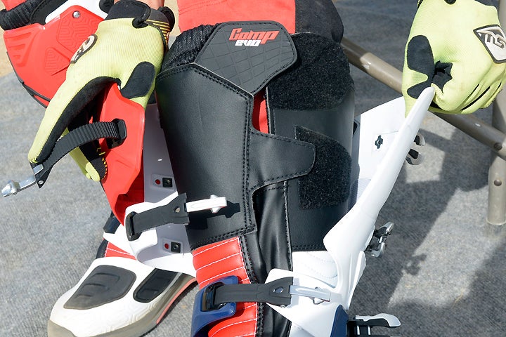 A full-coverage micro-fiber inner panel secures with two Velcro tabs to give the leg added protection. The panel still offers plenty of room for large knee pads or knee braces.