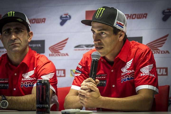 Joan Barreda (right) and Paulo Goncalves took part in the press conference at Dakar Day.