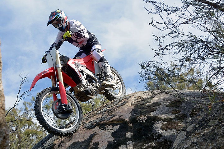 Motos - Honda apresenta novas CRF 450R e CRF 450RX 2017 - MotoX