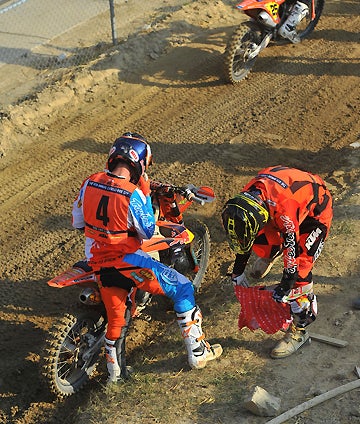 Russell Bobbitt holds the bike up while Cody Richelderfer puts on the boxers, a time-consuming part of the transition in the KCF Team Challenge. They ended up 15th. PHOTO BY MARK KARIYA.