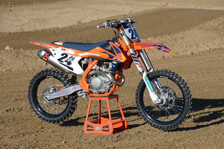 The 2017 KTM 450 SX-F Factory Edition boasts exclusive features such as an Akrapovic muffler, orange anodized hardware, an orange frame, a Sell Dalle Valle saddle and factory race team graphics. The accessories push the price tag of the KTM up to $10,399.
